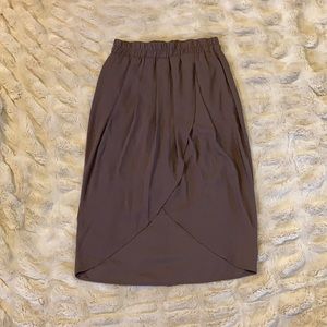 Grey/taupe tulip skirt fits size xs-s. Fully lined